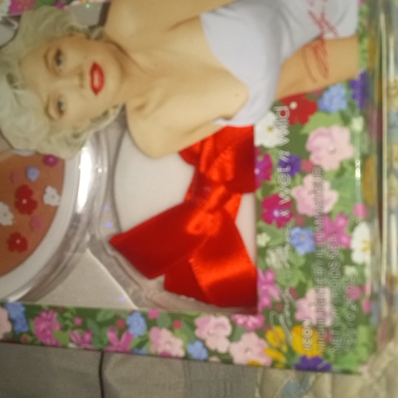 Marilyn Monroe Highlighter Set. - Picture 4 of 7